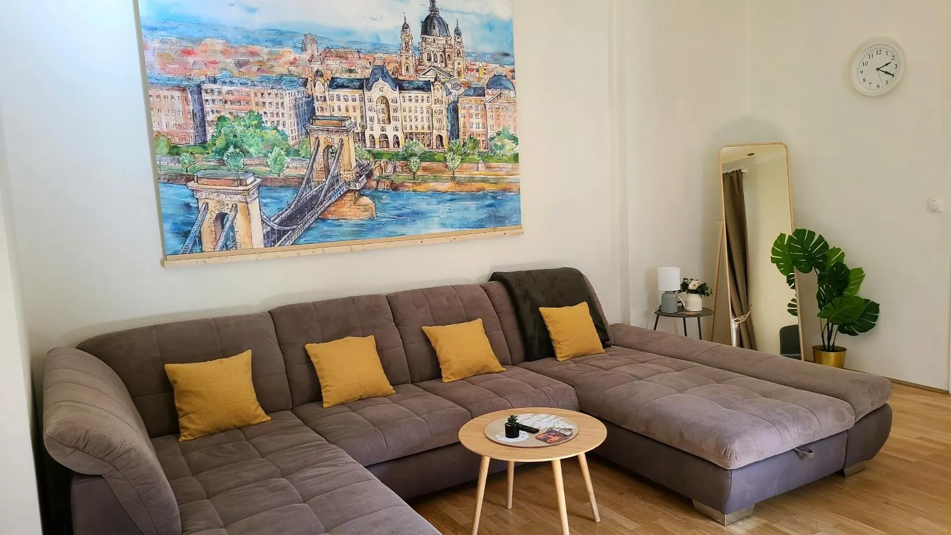 Central Budapest Oasis - City Center Apartment